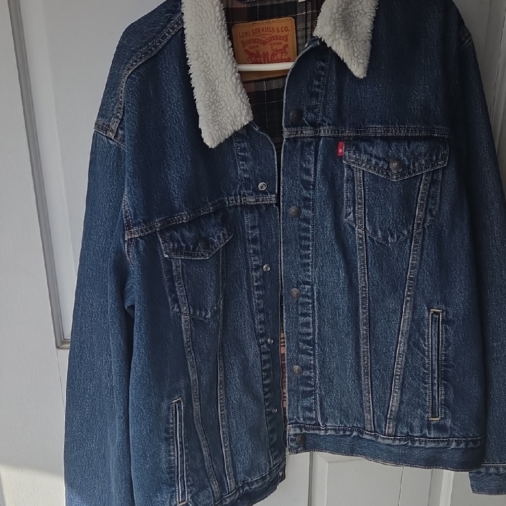 Levi's Classic Blue Barn Chore Jacket with Sherpa Neck Lining. Size Xlarge.